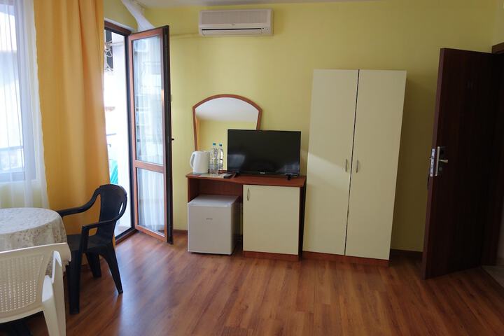 Room 13 of 29