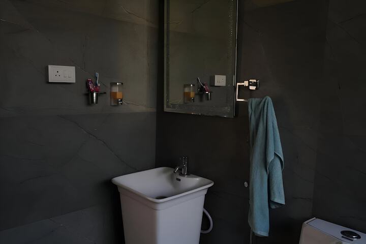 Room 44 of 79