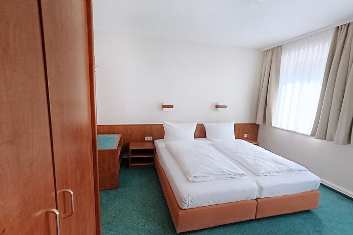 Room 6 of 36