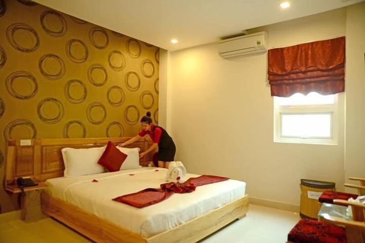Room 13 of 27