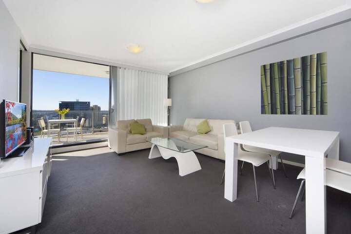 Room 4 of 9