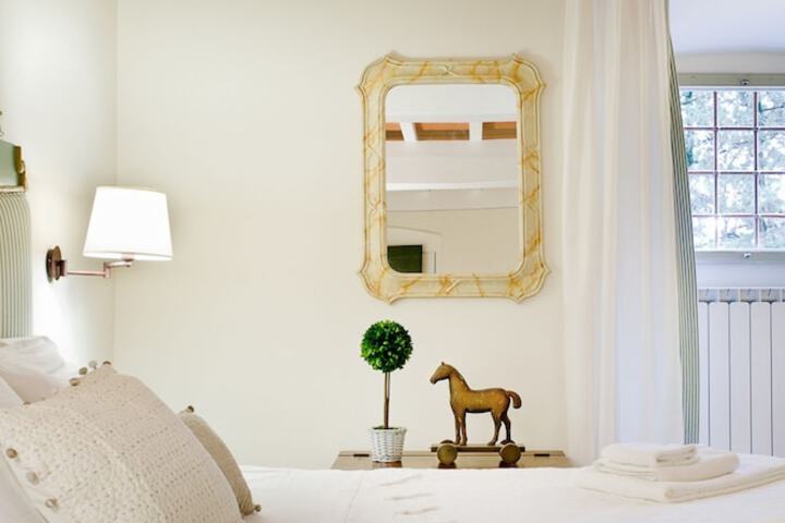 Room 2 of 44