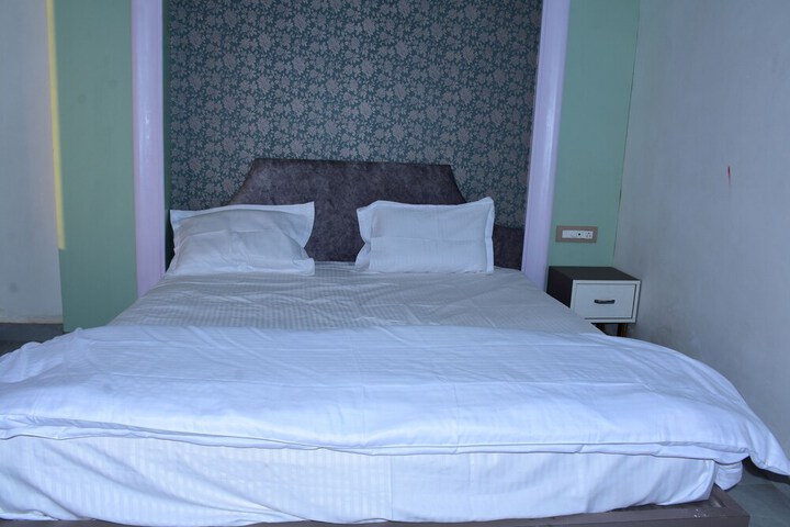 Room 11 of 28