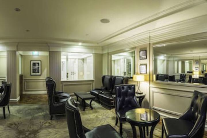 Lounge 133 of 156