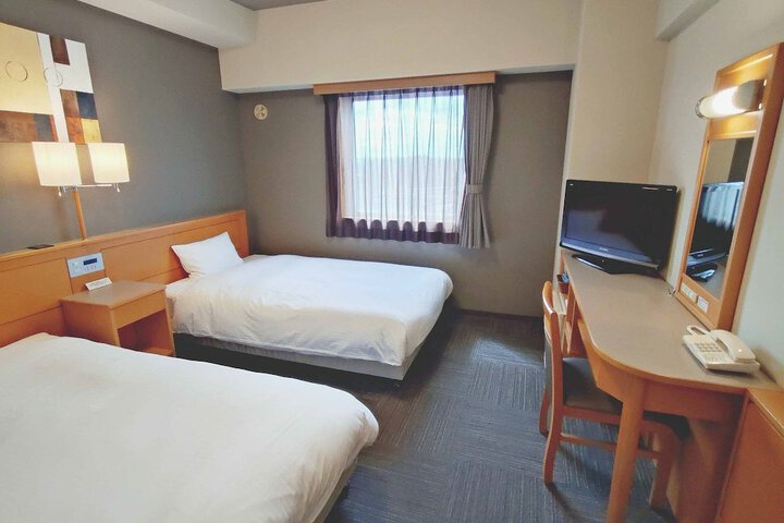 Room 7 of 27