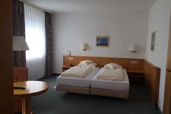 Room 4 of 17