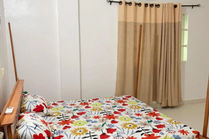 Room 4 of 10