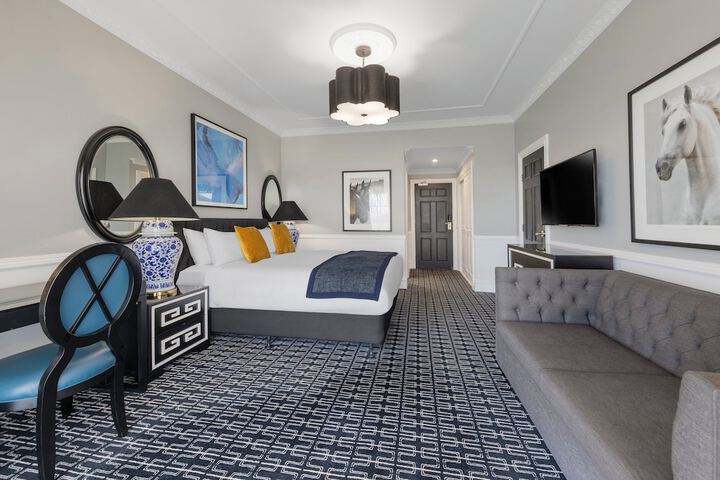 Room 18 of 104