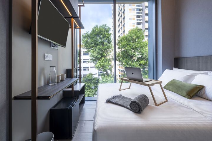 Room 4 of 33