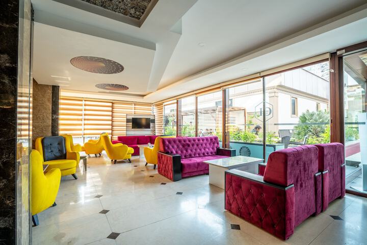 Entrance & Lobby