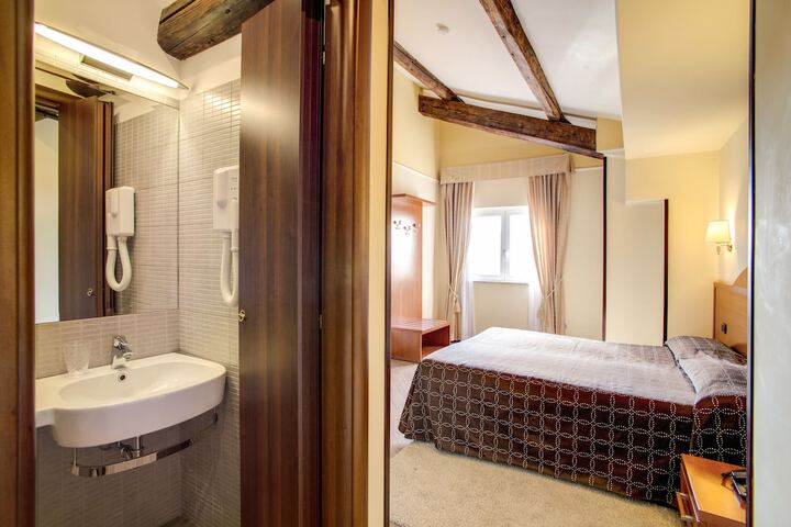 Room 27 of 119