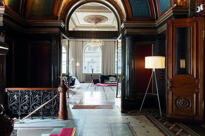 Entrance & Lobby