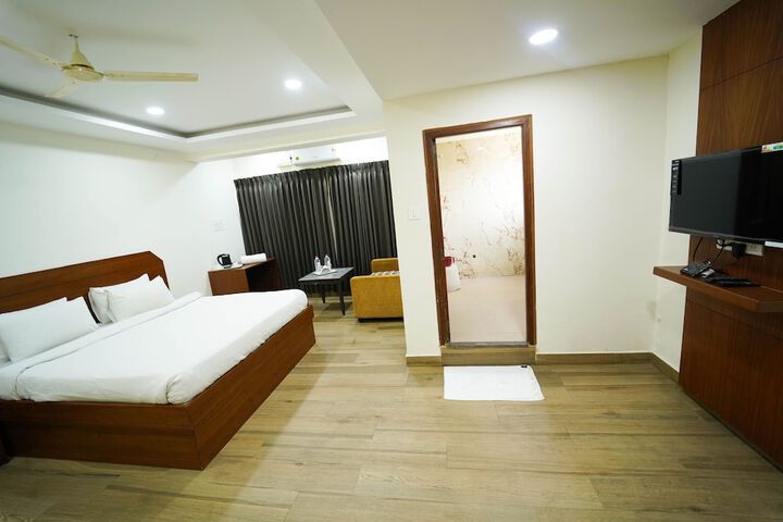 Room 11 of 27