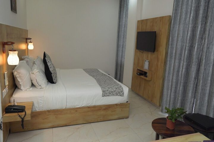Room 9 of 40