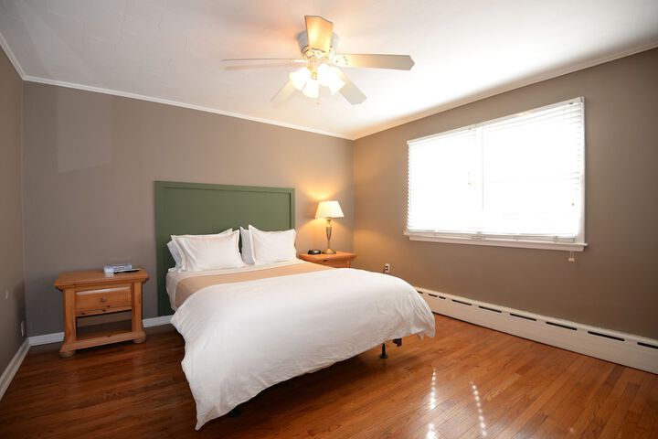 Room 10 of 33