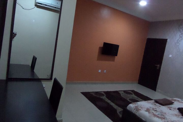 Room 14 of 29