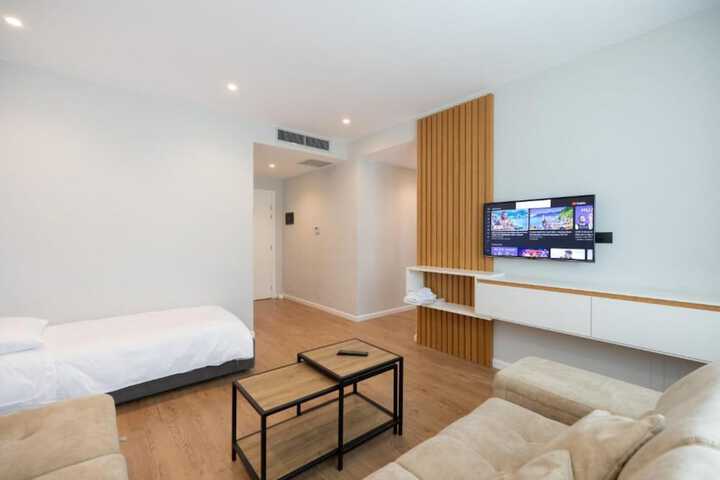 Room 6 of 52