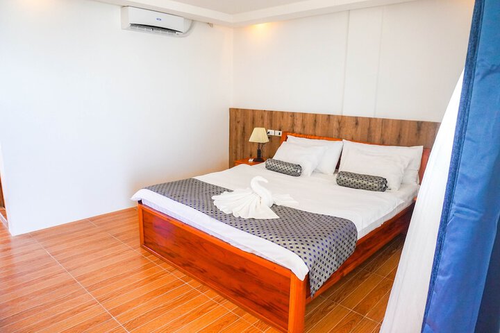 Room 5 of 42