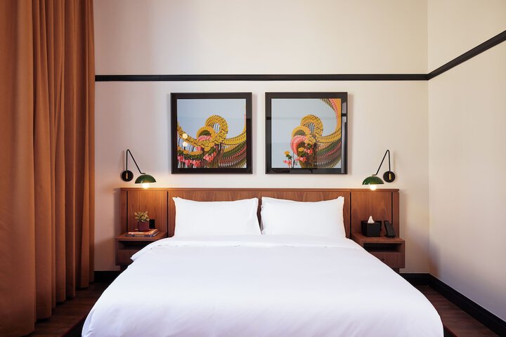 Premium Room 1 King Bed Accessible (15 of 21)
