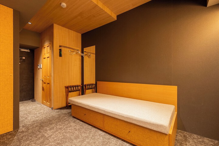 Room 12 of 46