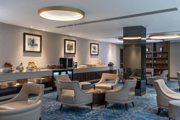 Lounge 115 of 139