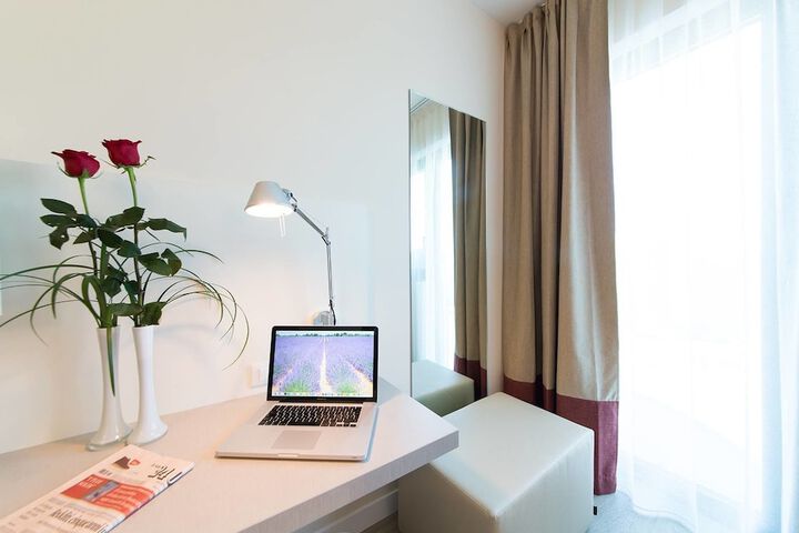 Room 10 of 33