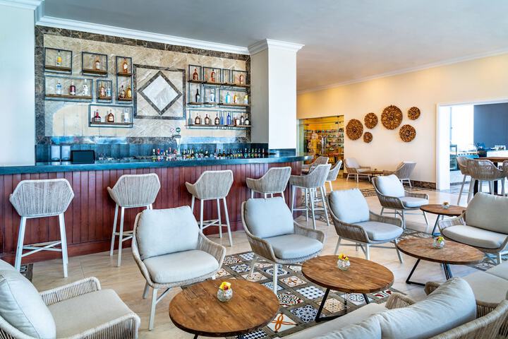 Lounge 178 of 224