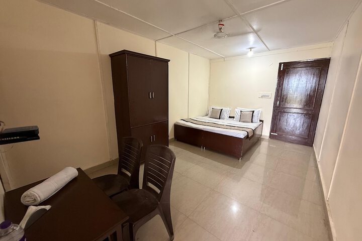 Room 12 of 33