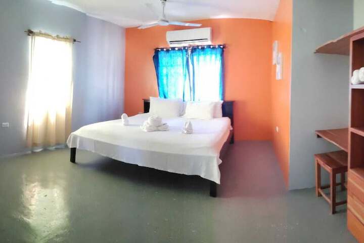 Room 17 of 124