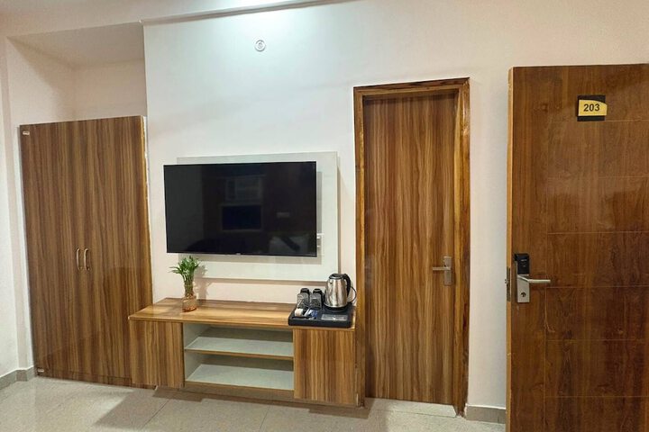 Room 8 of 19