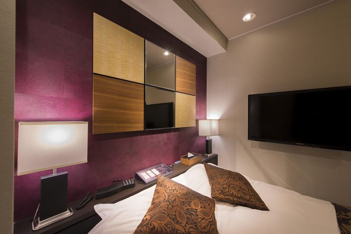 Room 4 of 48