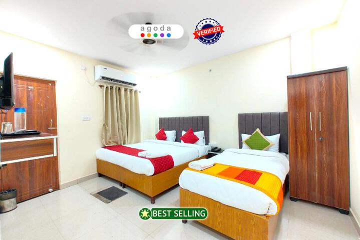 Hotel Kashi Grand Inn ! Varanasi - Best location Near Shree Kashi Viswanath Temple and Ganga Arti Da