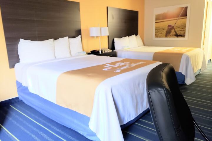 2 Queen Beds (4 of 7)