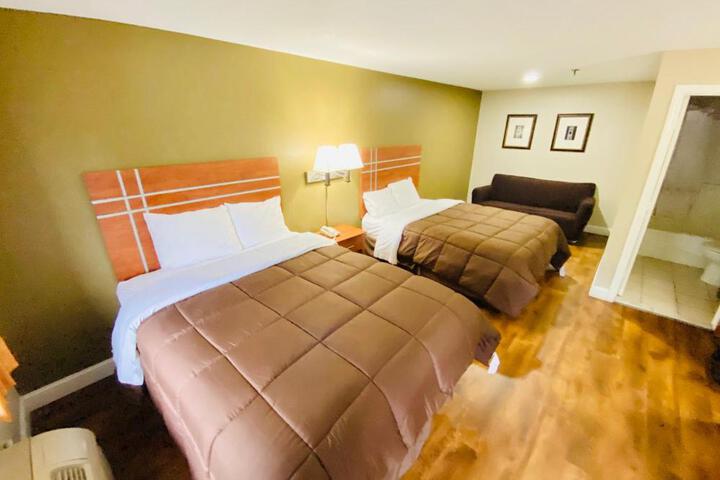 Deluxe 2 Queen Beds (1 of 12)