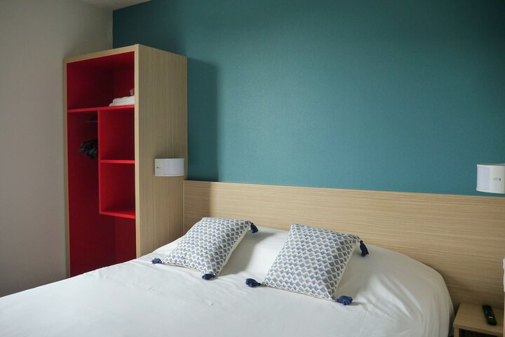 Room 6 of 65