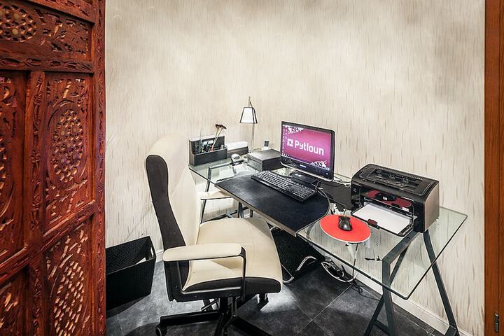 Business Center 34 of 37
