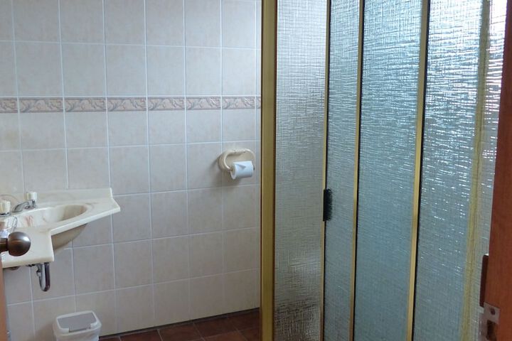 Room 37 of 83
