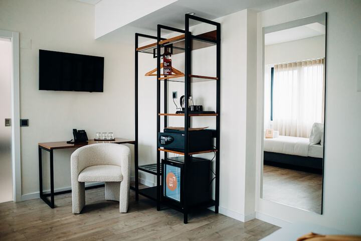 Room 8 of 164