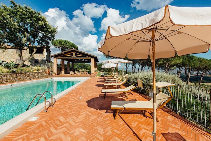 Sundeck 64 of 78