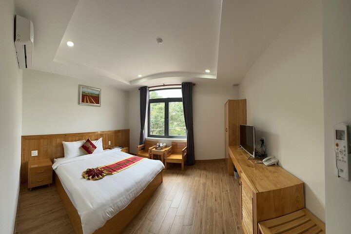 Room 8 of 11