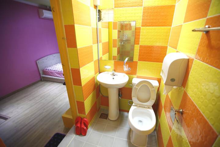 Room 26 of 66