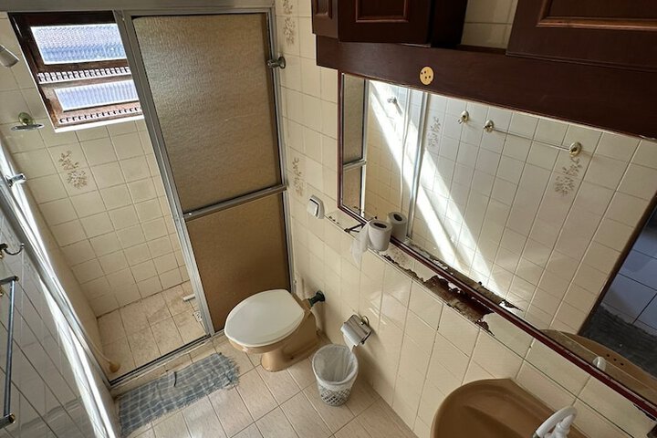 Room 16 of 25