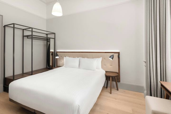 Room 42 of 126