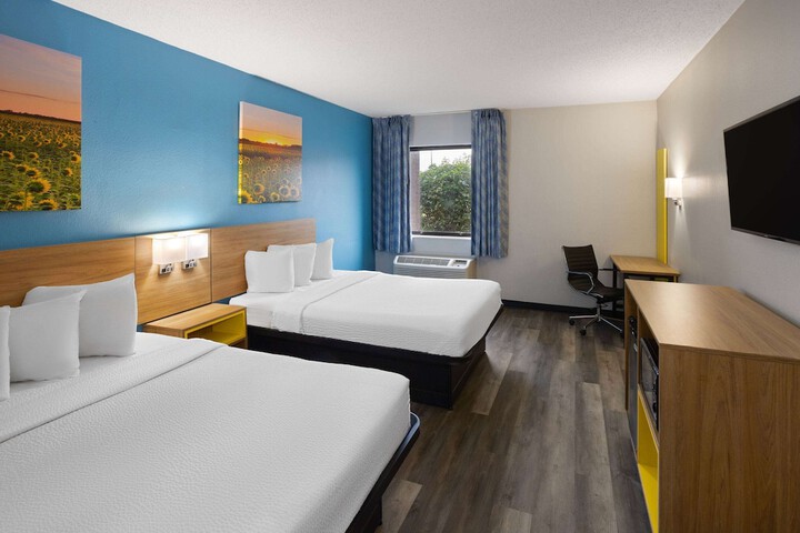 2 Double Beds (3 of 5)