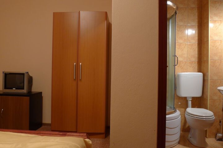 Room 3 of 22