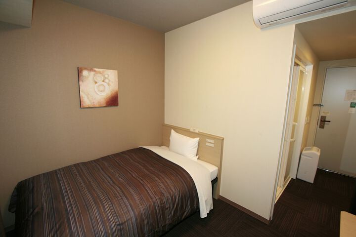 Room 4 of 32