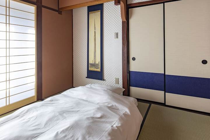Room 25 of 111