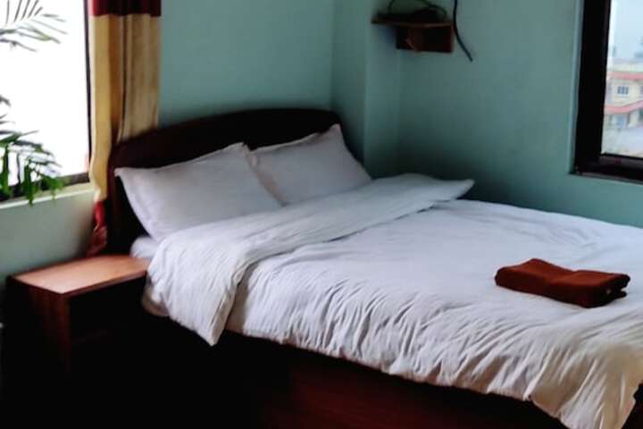 Room 6 of 25