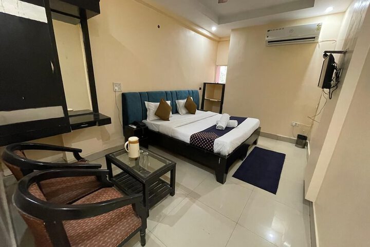 Room 8 of 14