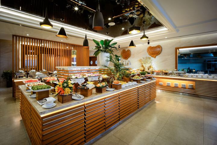 Dining 67 of 78